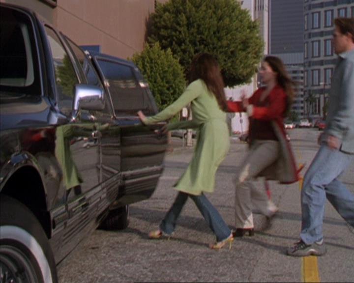 Charmed-Online-dot-319TheDemonWhoCameInFromTheCold1288.jpg