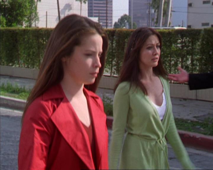 Charmed-Online-dot-319TheDemonWhoCameInFromTheCold1297.jpg