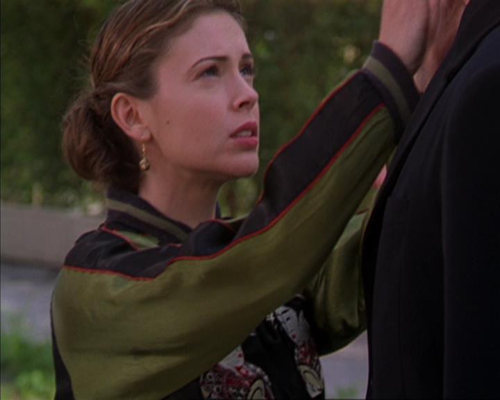 Charmed-Online-dot-319TheDemonWhoCameInFromTheCold1307.jpg