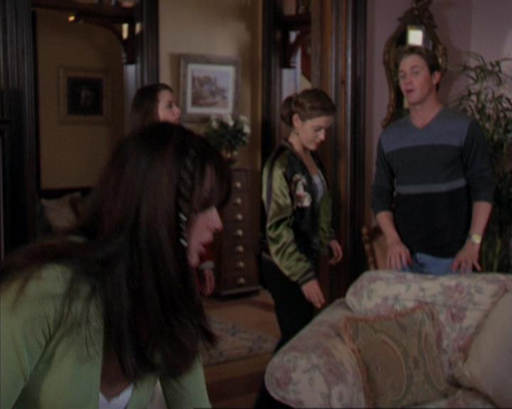 Charmed-Online-dot-319TheDemonWhoCameInFromTheCold1395.jpg