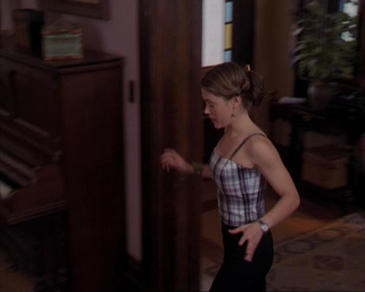 Charmed-Online-dot-319TheDemonWhoCameInFromTheCold1435.jpg