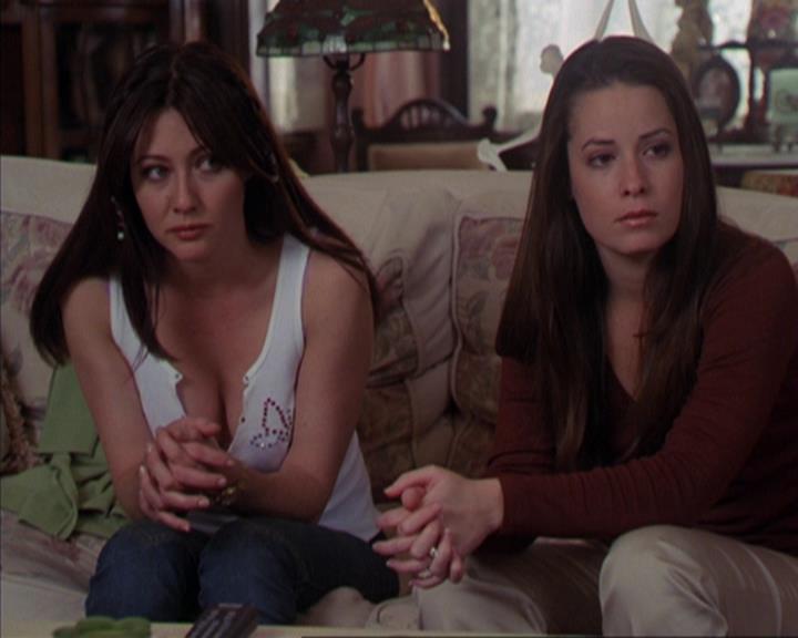 Charmed-Online-dot-319TheDemonWhoCameInFromTheCold1502.jpg