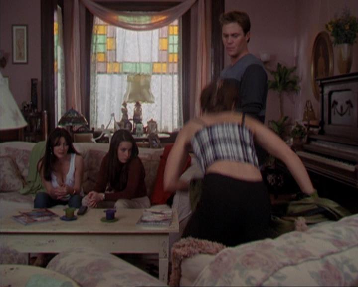 Charmed-Online-dot-319TheDemonWhoCameInFromTheCold1515.jpg