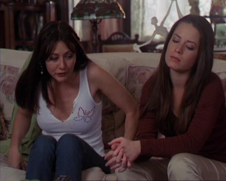 Charmed-Online-dot-319TheDemonWhoCameInFromTheCold1526.jpg