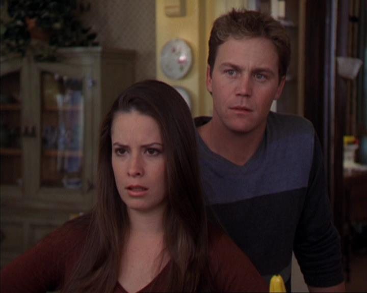 Charmed-Online-dot-319TheDemonWhoCameInFromTheCold1545.jpg