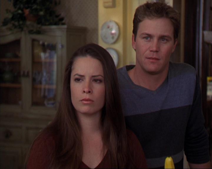 Charmed-Online-dot-319TheDemonWhoCameInFromTheCold1550.jpg