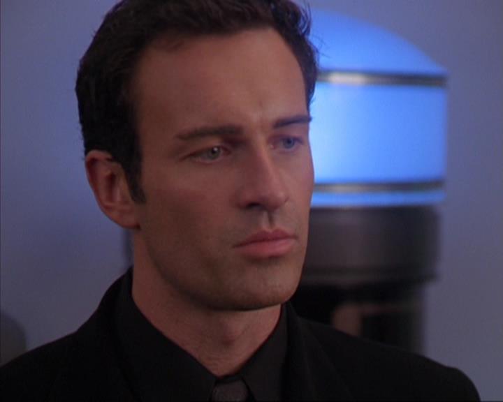 Charmed-Online-dot-319TheDemonWhoCameInFromTheCold1660.jpg