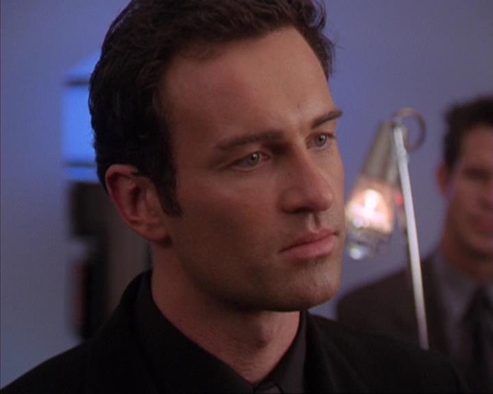 Charmed-Online-dot-319TheDemonWhoCameInFromTheCold1715.jpg