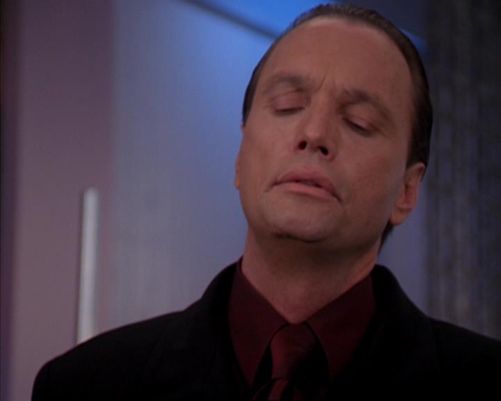 Charmed-Online-dot-319TheDemonWhoCameInFromTheCold1728.jpg