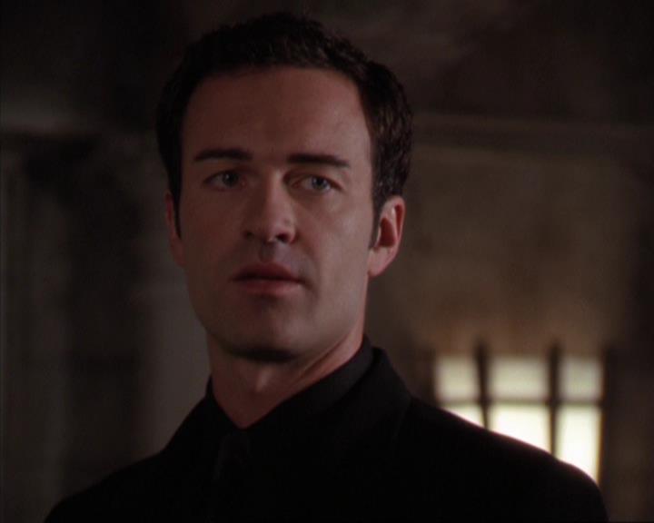Charmed-Online-dot-319TheDemonWhoCameInFromTheCold1760.jpg