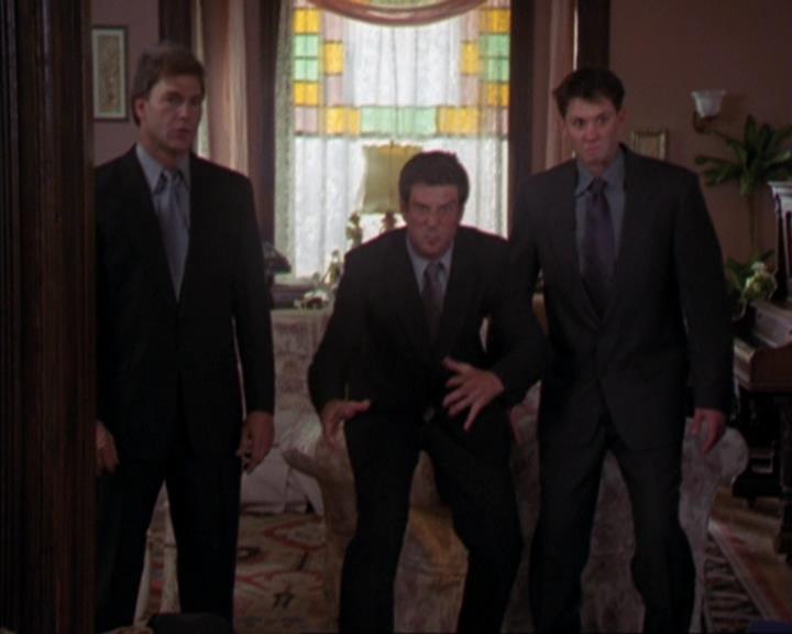 Charmed-Online-dot-319TheDemonWhoCameInFromTheCold1837.jpg