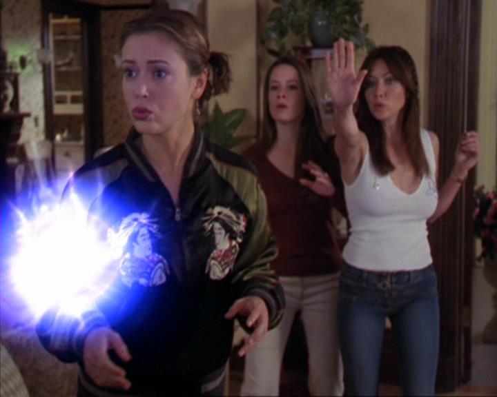 Charmed-Online-dot-319TheDemonWhoCameInFromTheCold1838.jpg