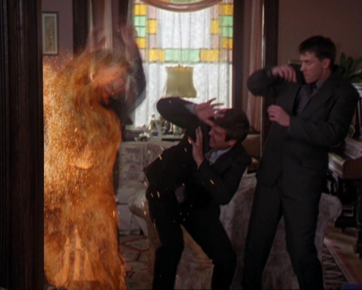 Charmed-Online-dot-319TheDemonWhoCameInFromTheCold1839.jpg