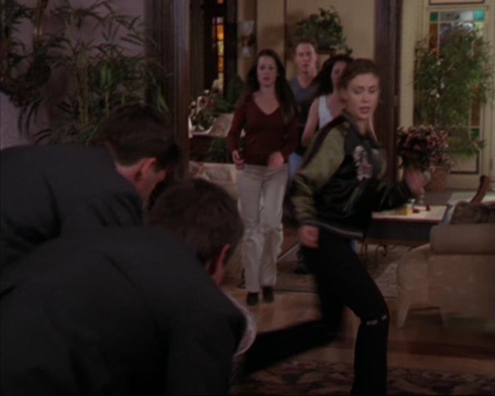 Charmed-Online-dot-319TheDemonWhoCameInFromTheCold1857.jpg