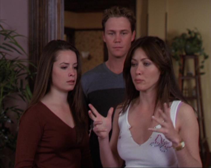 Charmed-Online-dot-319TheDemonWhoCameInFromTheCold1868.jpg