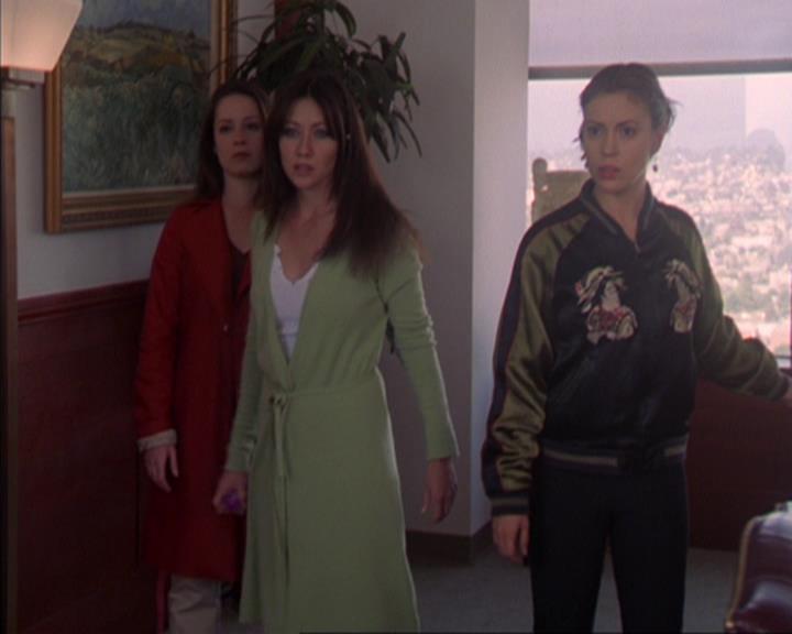 Charmed-Online-dot-319TheDemonWhoCameInFromTheCold2092.jpg