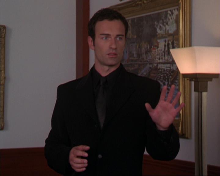 Charmed-Online-dot-319TheDemonWhoCameInFromTheCold2093.jpg
