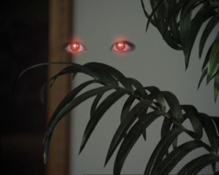 Charmed-Online-dot-319TheDemonWhoCameInFromTheCold2143.jpg