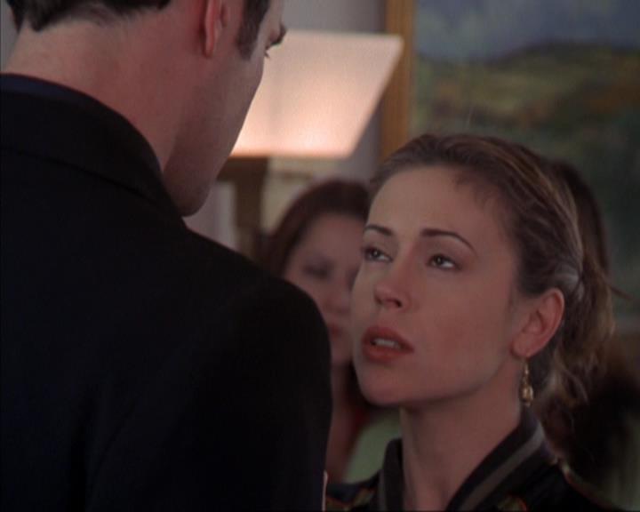 Charmed-Online-dot-319TheDemonWhoCameInFromTheCold2153.jpg