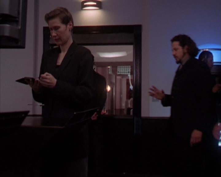 Charmed-Online-dot-319TheDemonWhoCameInFromTheCold2176.jpg