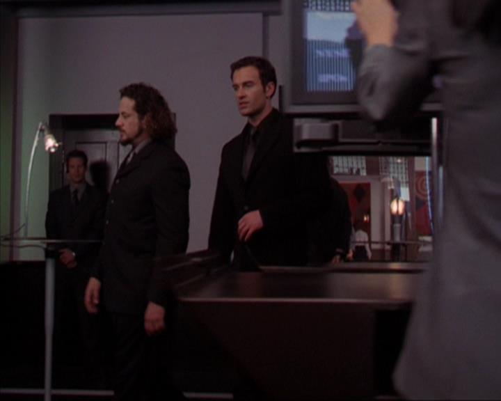 Charmed-Online-dot-319TheDemonWhoCameInFromTheCold2179.jpg