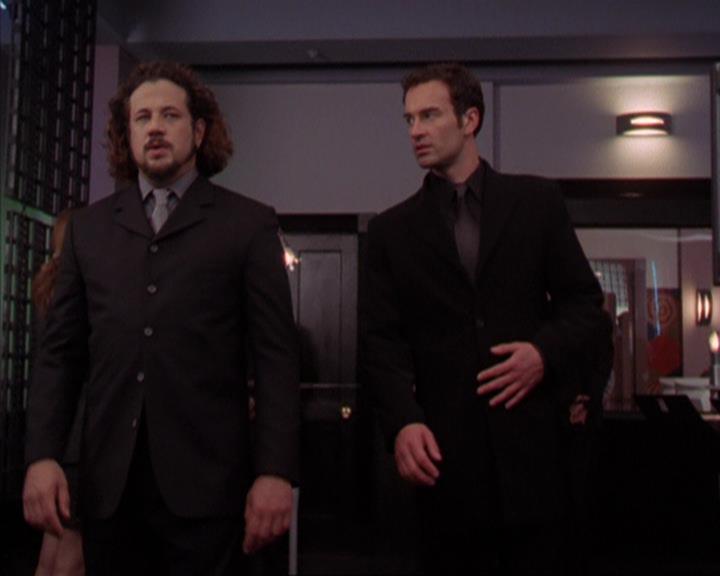 Charmed-Online-dot-319TheDemonWhoCameInFromTheCold2181.jpg