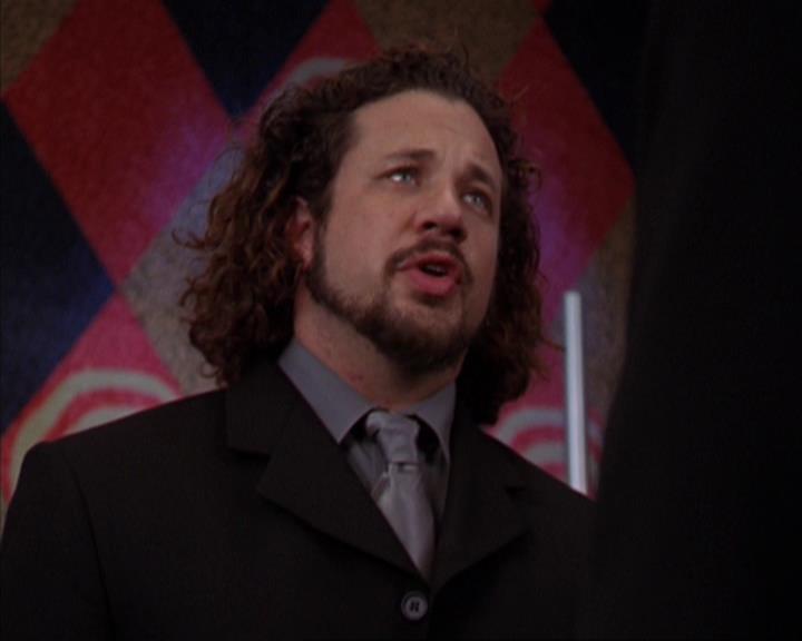 Charmed-Online-dot-319TheDemonWhoCameInFromTheCold2185.jpg