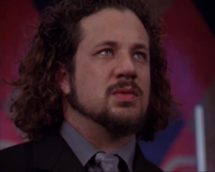 Charmed-Online-dot-319TheDemonWhoCameInFromTheCold2205.jpg
