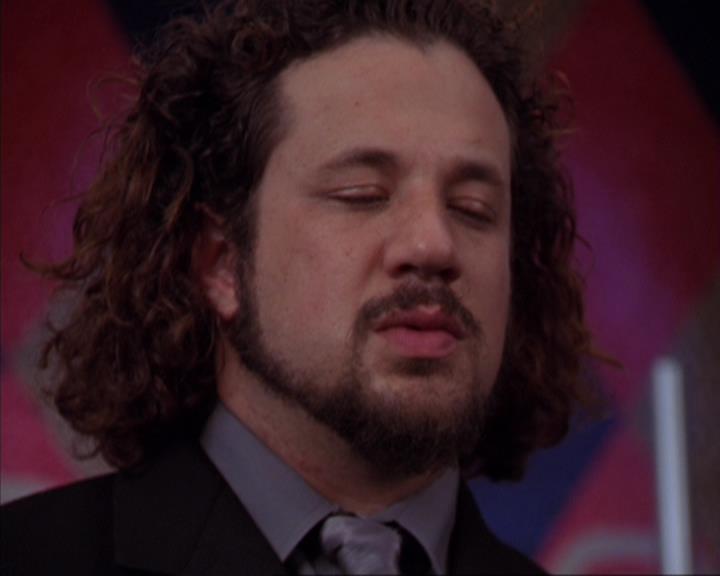 Charmed-Online-dot-319TheDemonWhoCameInFromTheCold2207.jpg