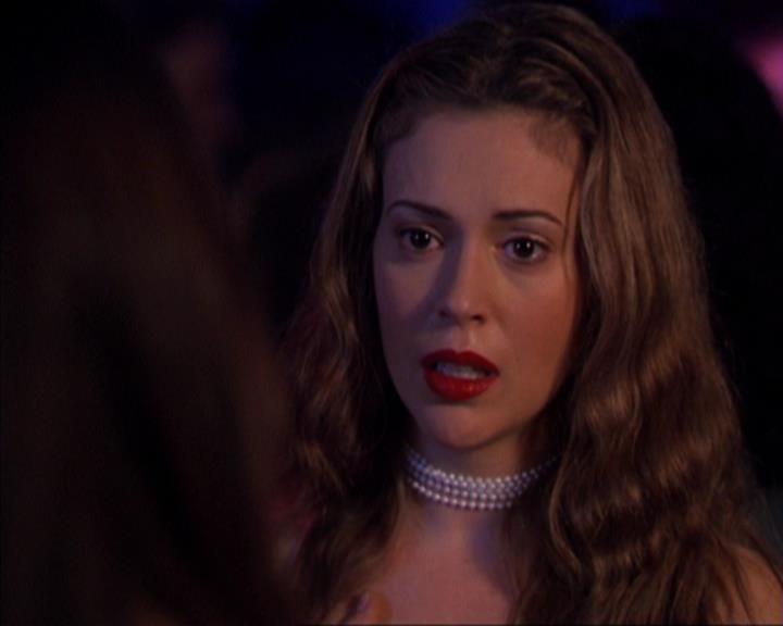 Charmed-Online-dot-319TheDemonWhoCameInFromTheCold2300.jpg