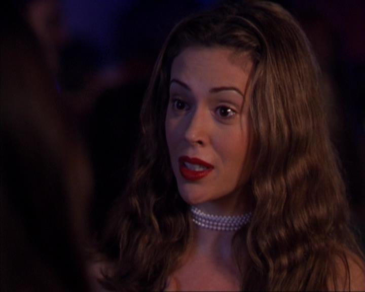 Charmed-Online-dot-319TheDemonWhoCameInFromTheCold2303.jpg