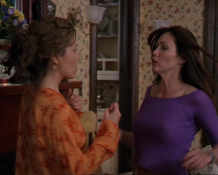 Charmed-Online-dot-320ExitStrategy0603.jpg Charmed-Online-dot-320ExitStrategy0603.jpg