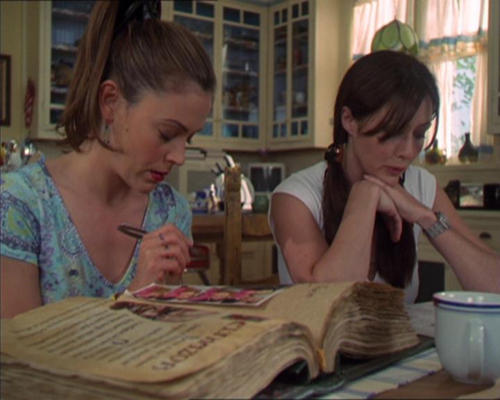 Charmed-Online-dot-320LookWhosBarking0338.jpg