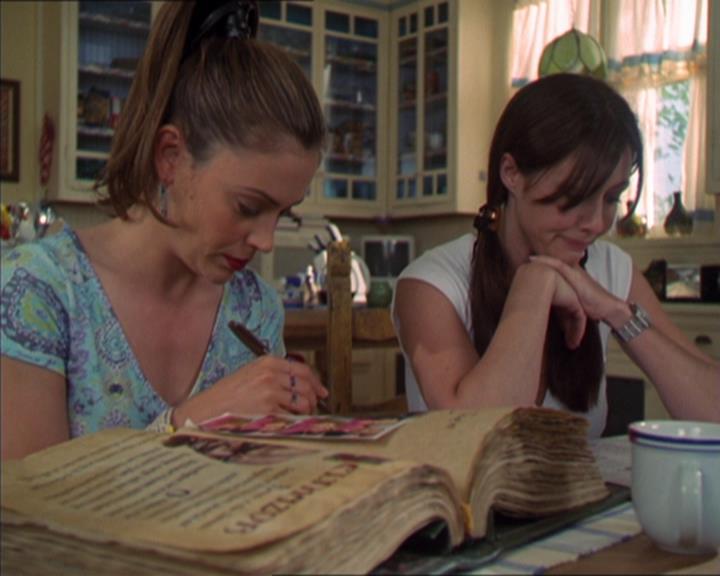 Charmed-Online-dot-320LookWhosBarking0340.jpg