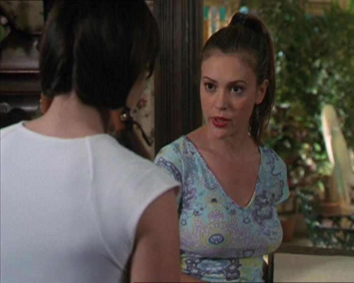Charmed-Online-dot-320LookWhosBarking0401.jpg
