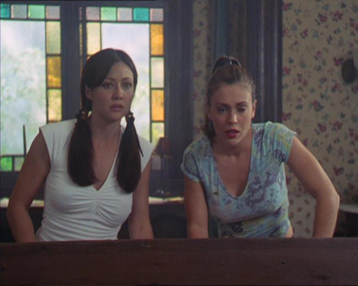 Charmed-Online-dot-320LookWhosBarking0487.jpg