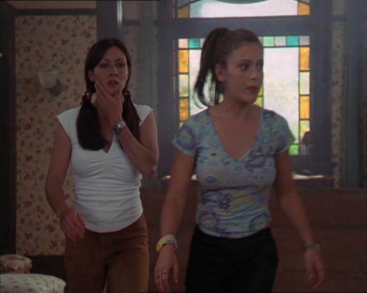 Charmed-Online-dot-320LookWhosBarking0492.jpg