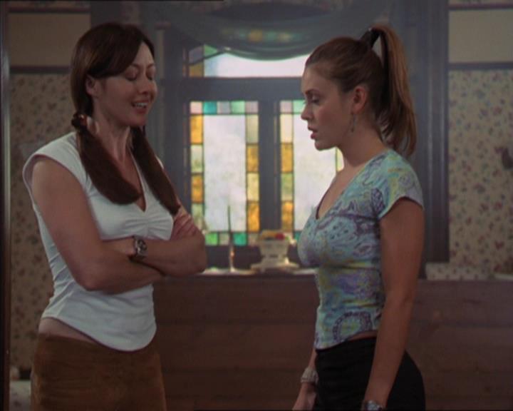 Charmed-Online-dot-320LookWhosBarking0497.jpg