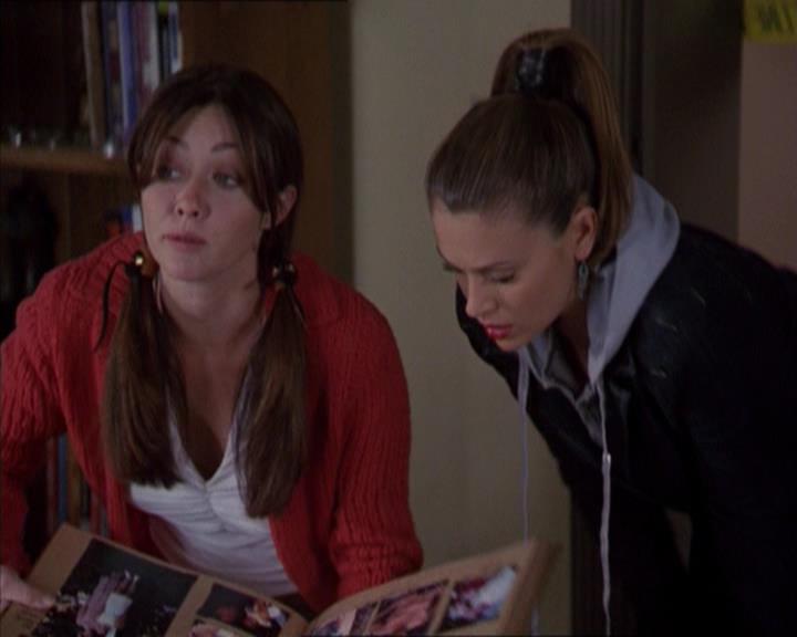 Charmed-Online-dot-320LookWhosBarking0655.jpg