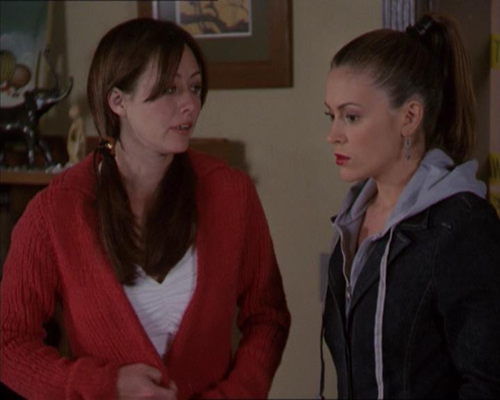 Charmed-Online-dot-320LookWhosBarking0662.jpg
