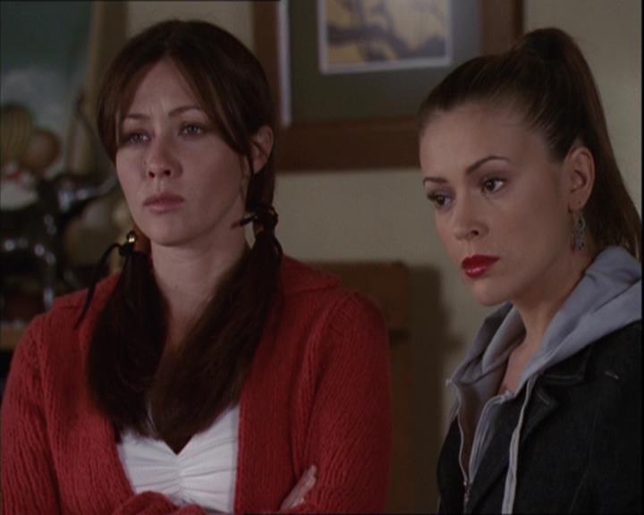 Charmed-Online-dot-320LookWhosBarking0666.jpg