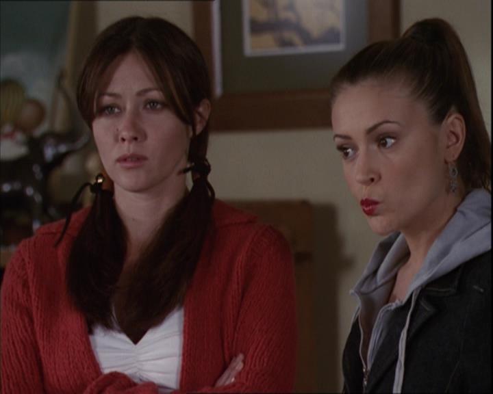 Charmed-Online-dot-320LookWhosBarking0667.jpg