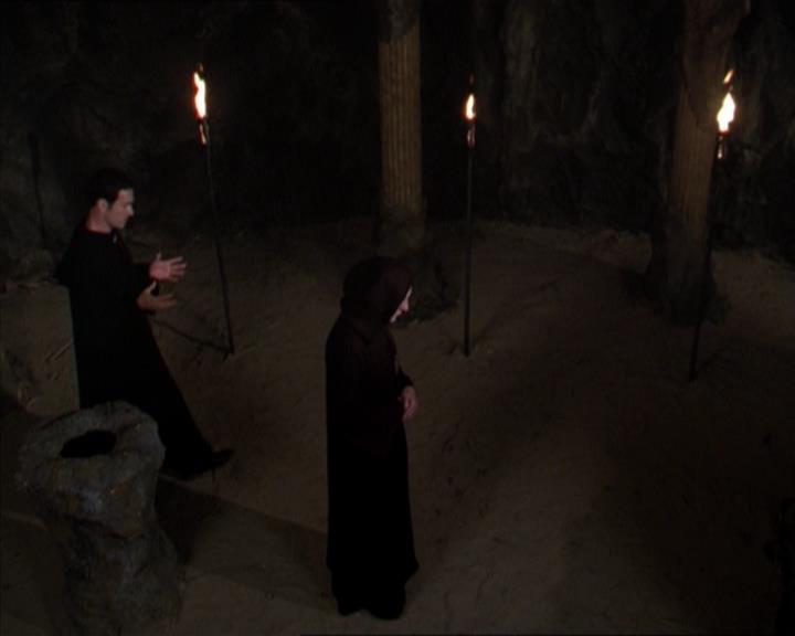 Charmed-Online-dot-320LookWhosBarking0704.jpg