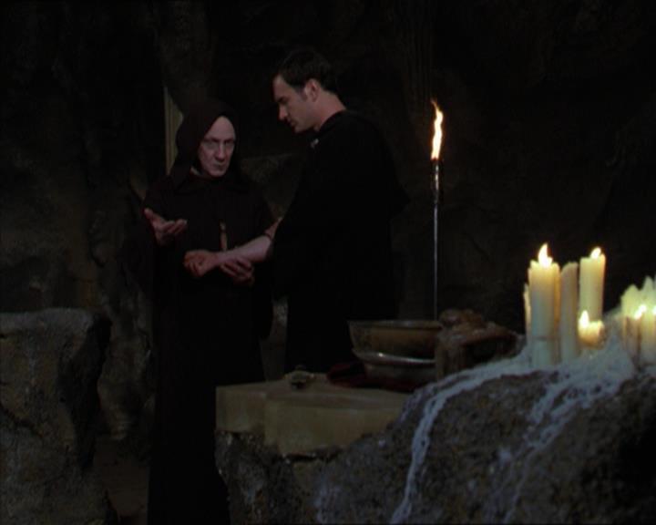Charmed-Online-dot-320LookWhosBarking0763.jpg