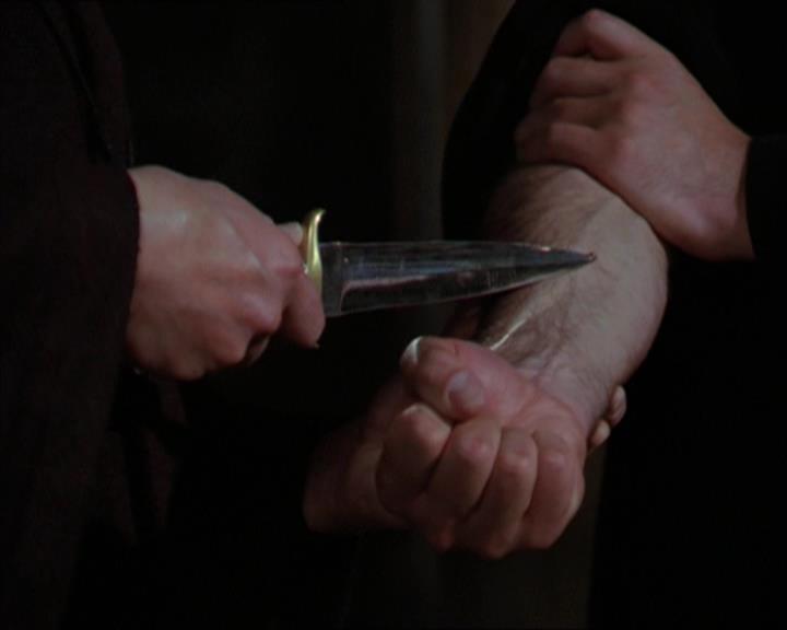 Charmed-Online-dot-320LookWhosBarking0767.jpg Charmed-Online-dot-320LookWhosBarking0767.jpg