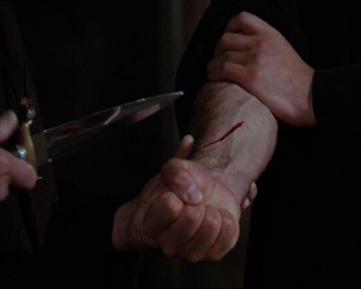 Charmed-Online-dot-320LookWhosBarking0770.jpg