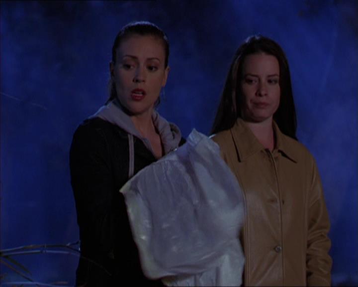 Charmed-Online-dot-320LookWhosBarking1105.jpg