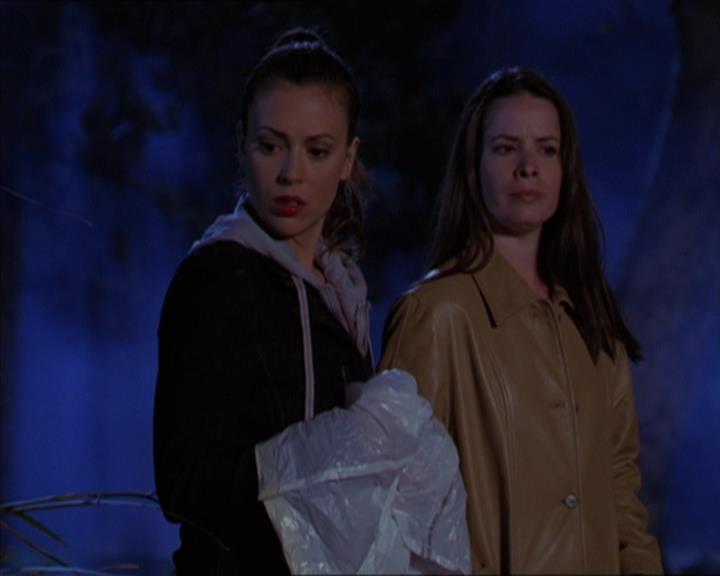 Charmed-Online-dot-320LookWhosBarking1112.jpg Charmed-Online-dot-320LookWhosBarking1112.jpg