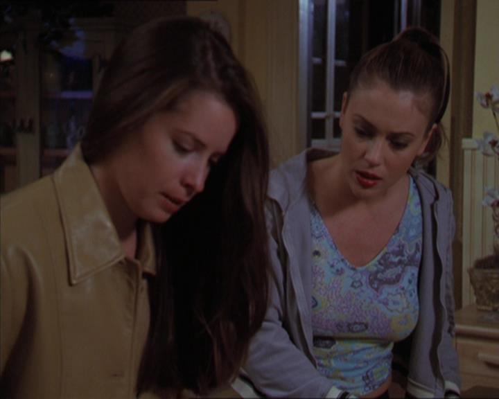 Charmed-Online-dot-320LookWhosBarking1252.jpg Charmed-Online-dot-320LookWhosBarking1252.jpg