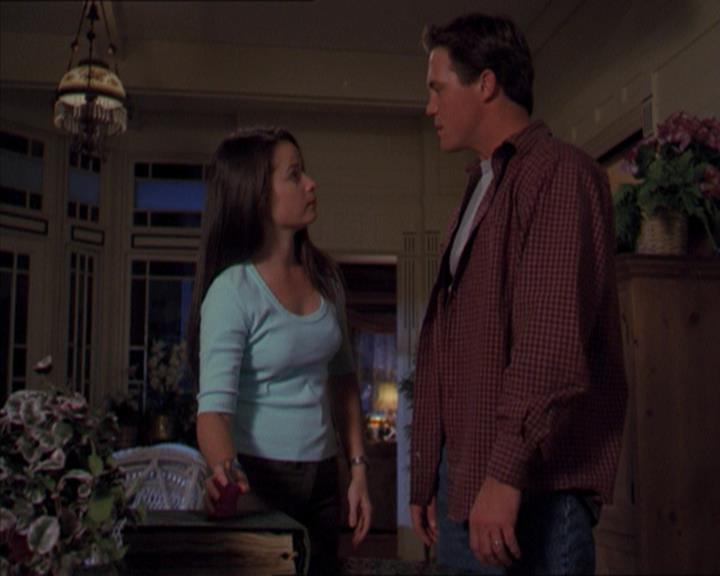 Charmed-Online-dot-320LookWhosBarking1728.jpg